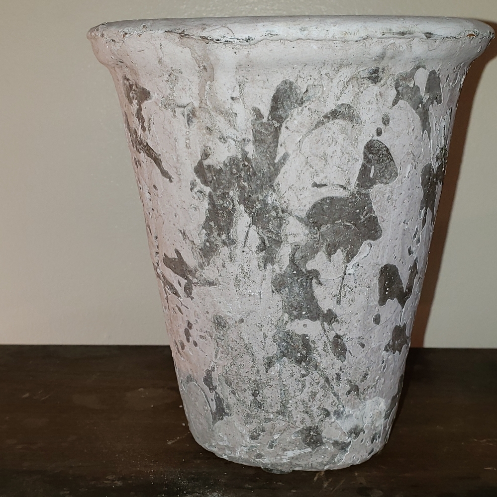 NWT CREATIVE CO-OP CLAY POT